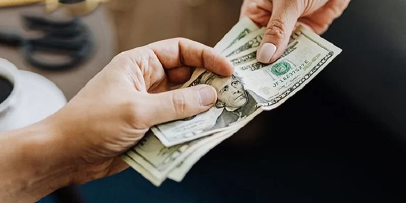 Mơ thấy người khác tặng tiền đô la